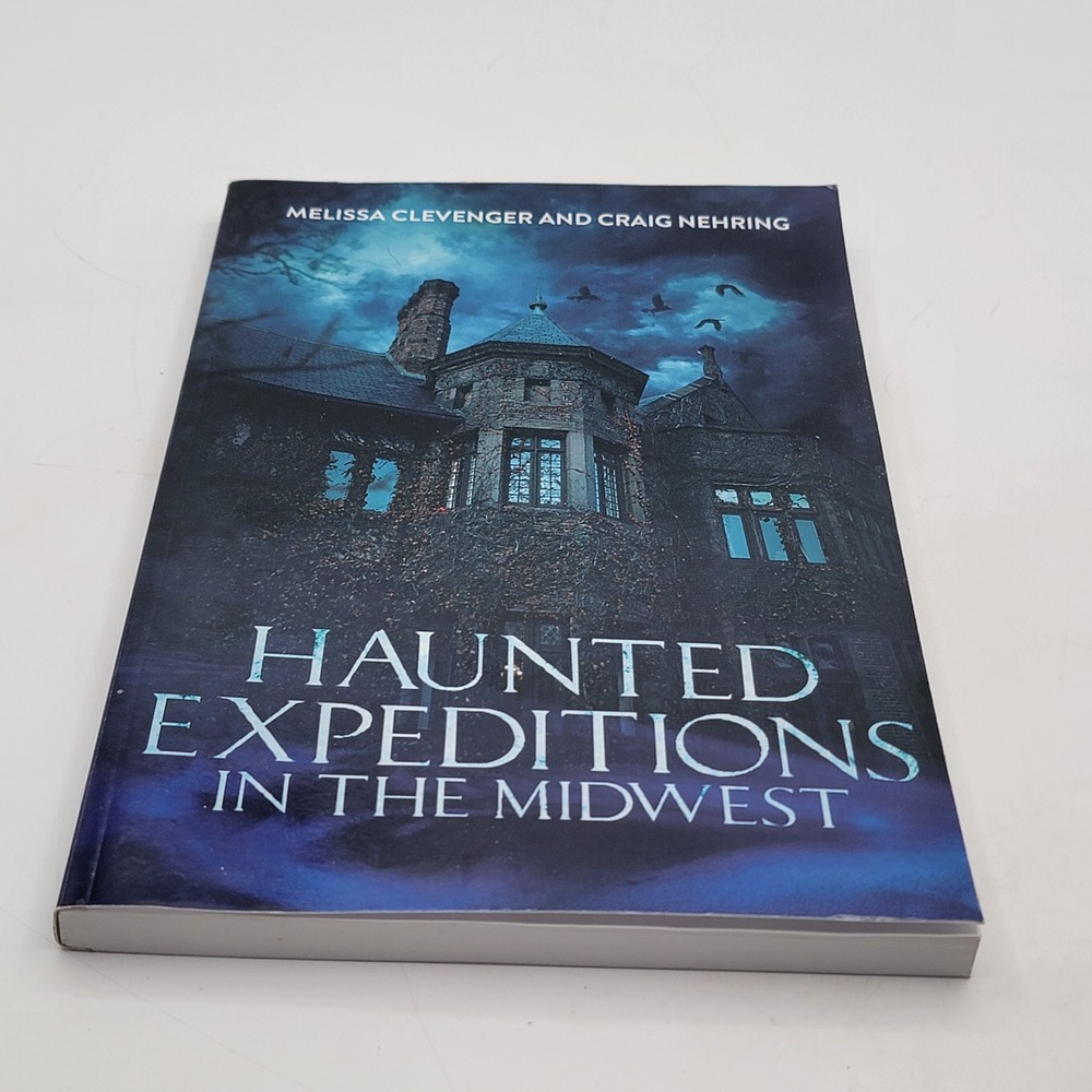 Melissa Clevenger Haunted Expeditions in the Midwest Paperback Signed Excellent